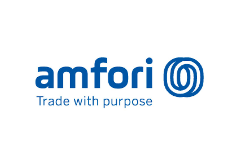 Logo: amfori med teksten "Trade with purpose" og et blått symbol med to sammenflettede ovaler.
