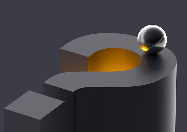 Grå 3D-spørsmålstegn med en hul oransje midtseksjon og en reflekterende metallkule plassert på kanten mot en mørk bakgrunn.