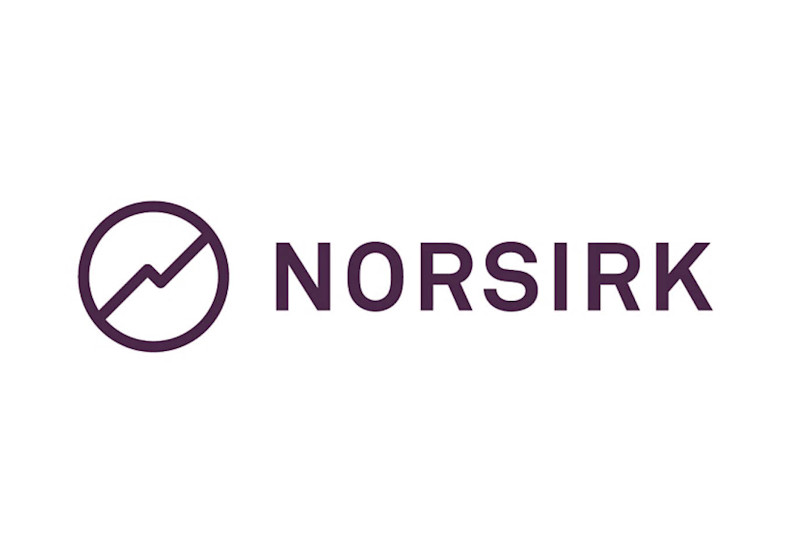 Logo: En sirkel med en stigende graflinje ved siden av teksten "NORSIRK" i mørk lilla på hvit bakgrunn.